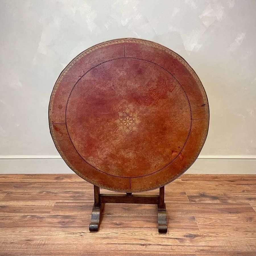 Git embossed leather top vendage table
