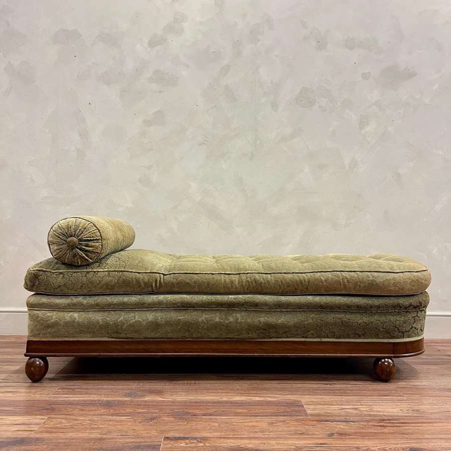 Large English Daybed